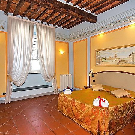Dimora Dei Guelfi Luxury Rooms Lucca Bagian luar foto