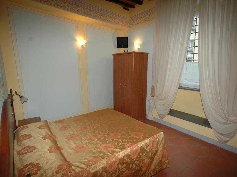 Dimora Dei Guelfi Luxury Rooms Lucca Bagian luar foto