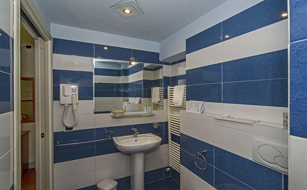 Dimora Dei Guelfi Luxury Rooms Lucca Bagian luar foto