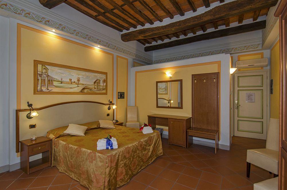 Dimora Dei Guelfi Luxury Rooms Lucca Bagian luar foto