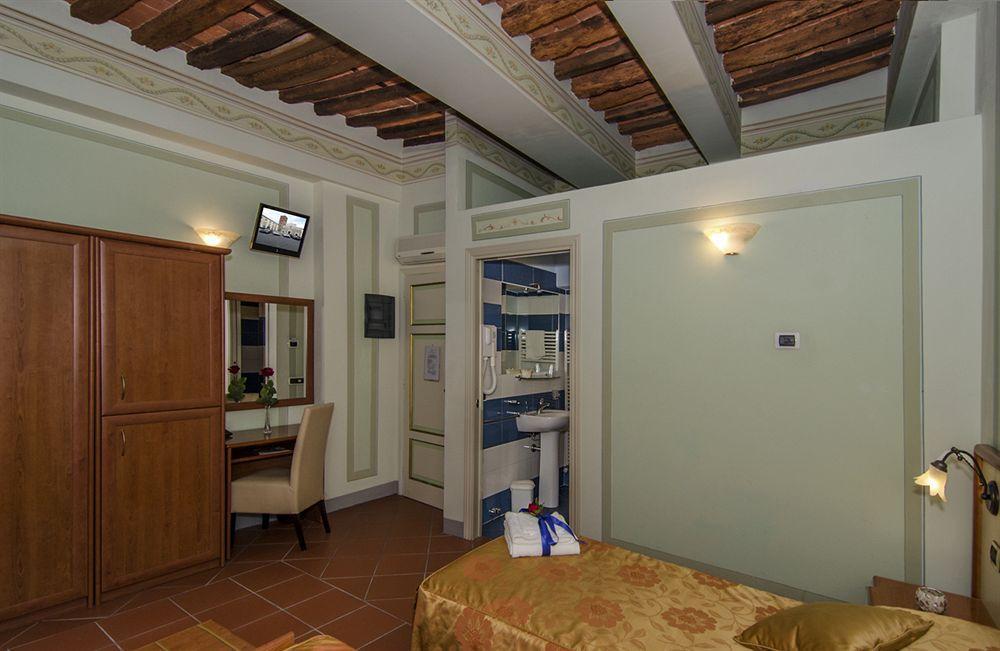 Dimora Dei Guelfi Luxury Rooms Lucca Bagian luar foto
