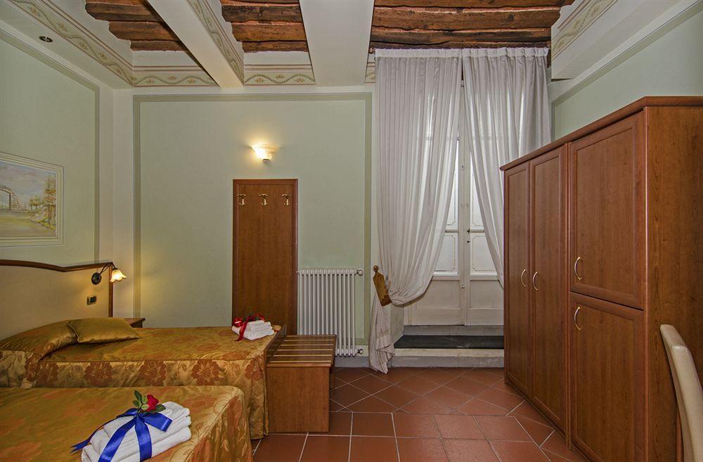 Dimora Dei Guelfi Luxury Rooms Lucca Bagian luar foto
