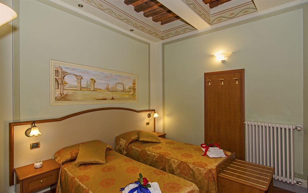 Dimora Dei Guelfi Luxury Rooms Lucca Bagian luar foto