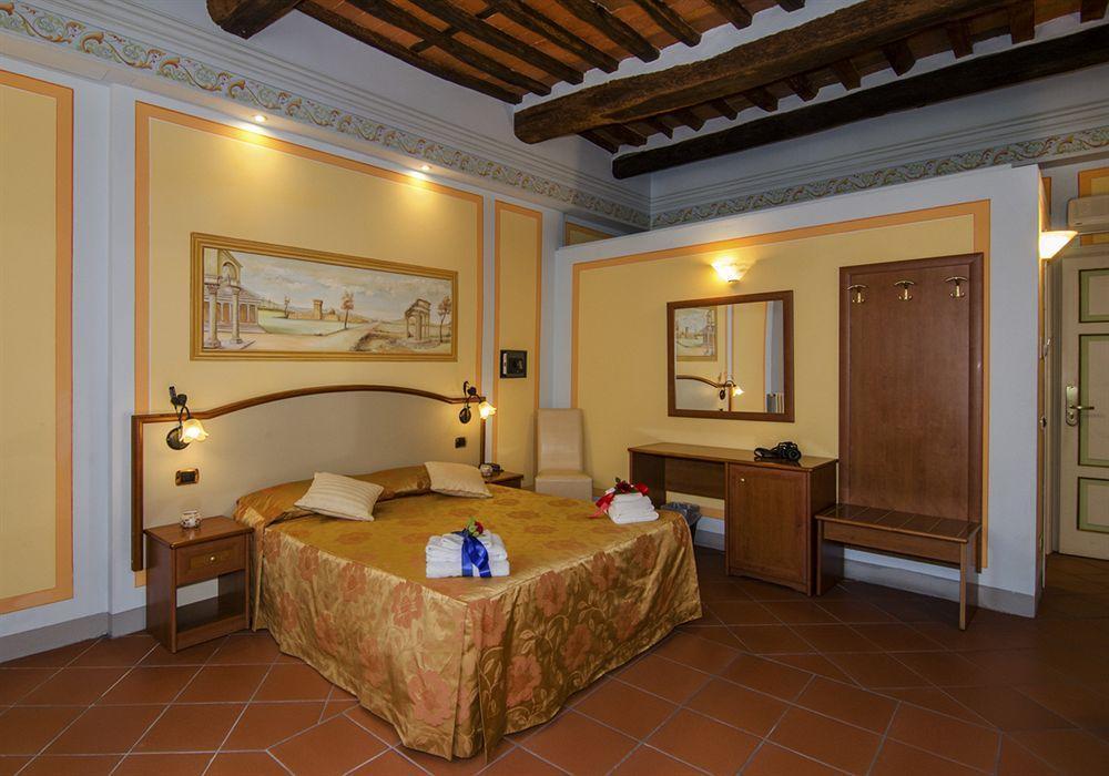 Dimora Dei Guelfi Luxury Rooms Lucca Bagian luar foto