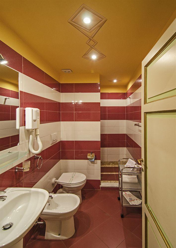 Dimora Dei Guelfi Luxury Rooms Lucca Bagian luar foto