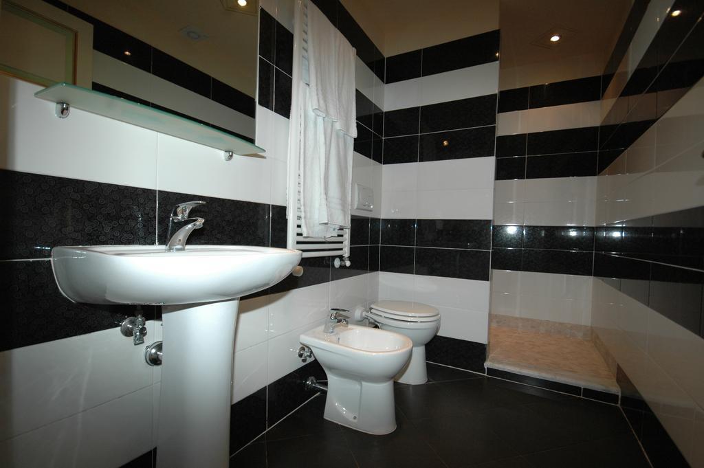 Dimora Dei Guelfi Luxury Rooms Lucca Bagian luar foto
