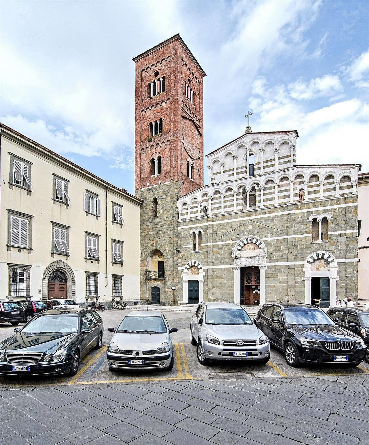 Dimora Dei Guelfi Luxury Rooms Lucca Bagian luar foto