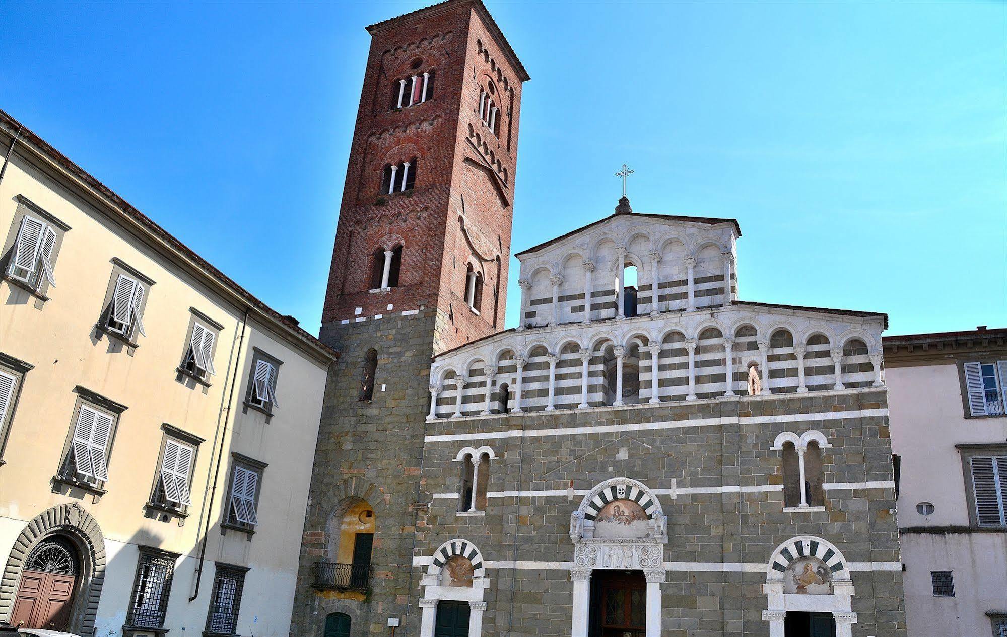Dimora Dei Guelfi Luxury Rooms Lucca Bagian luar foto