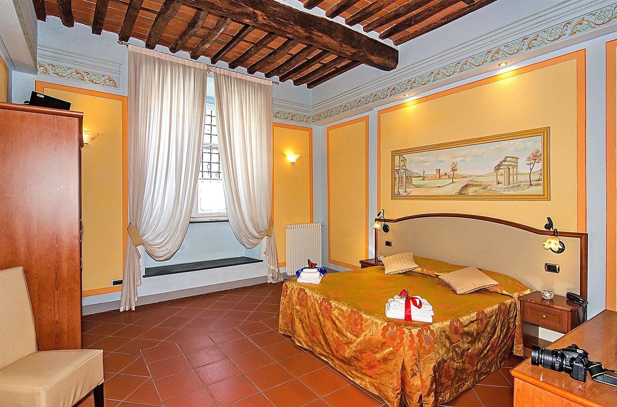 Dimora Dei Guelfi Luxury Rooms Lucca Bagian luar foto