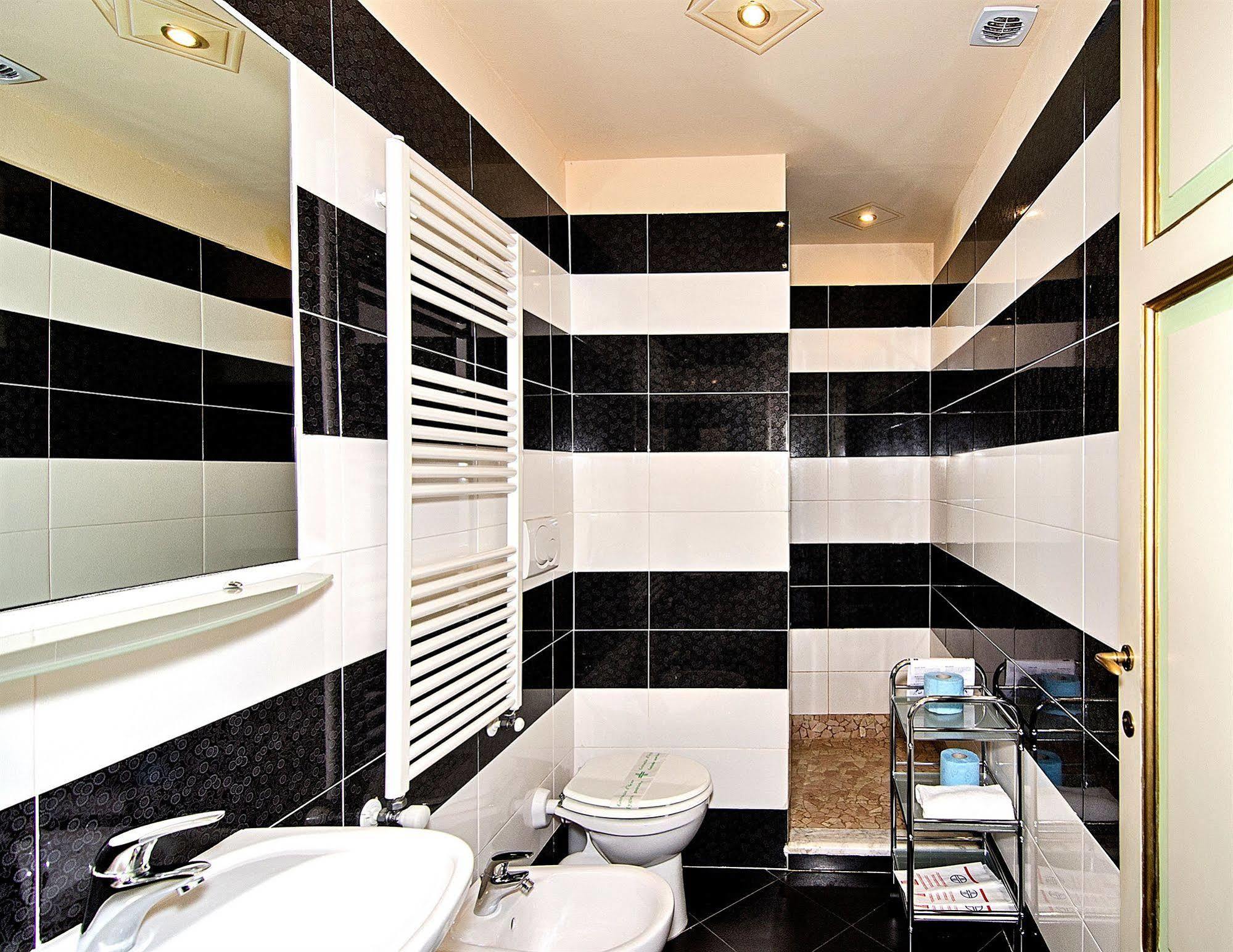 Dimora Dei Guelfi Luxury Rooms Lucca Bagian luar foto