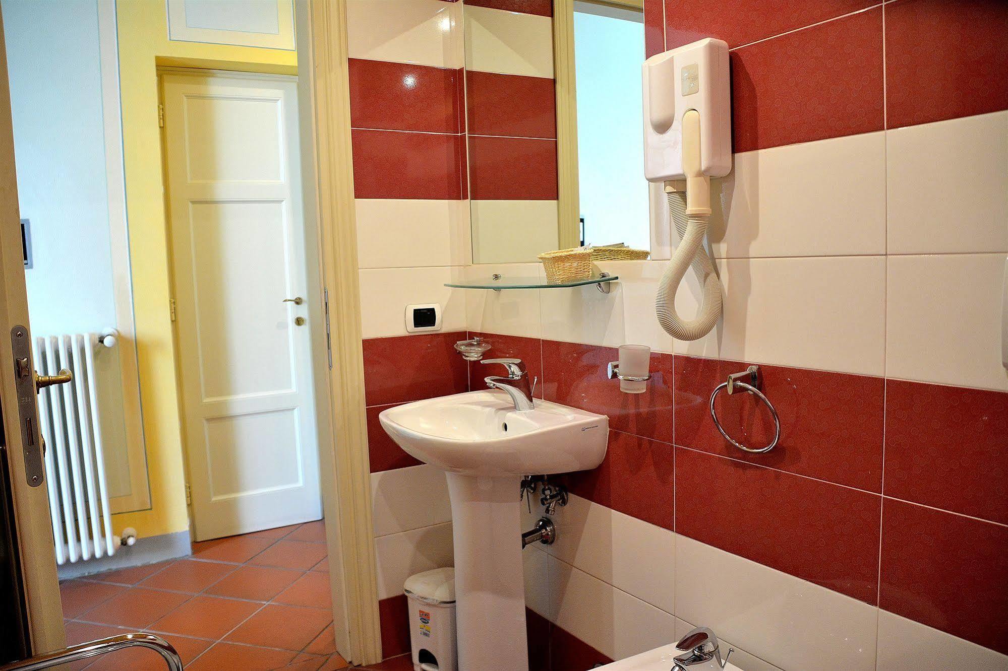 Dimora Dei Guelfi Luxury Rooms Lucca Bagian luar foto