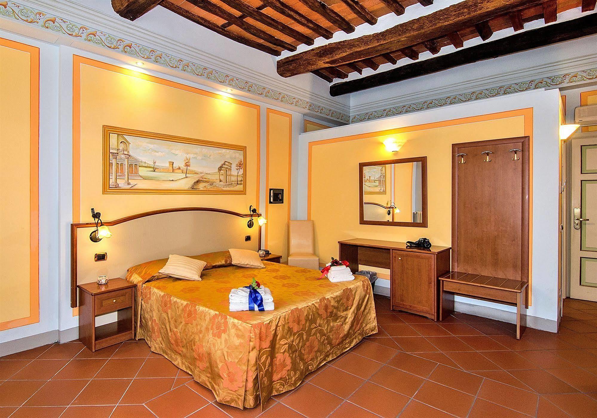 Dimora Dei Guelfi Luxury Rooms Lucca Bagian luar foto
