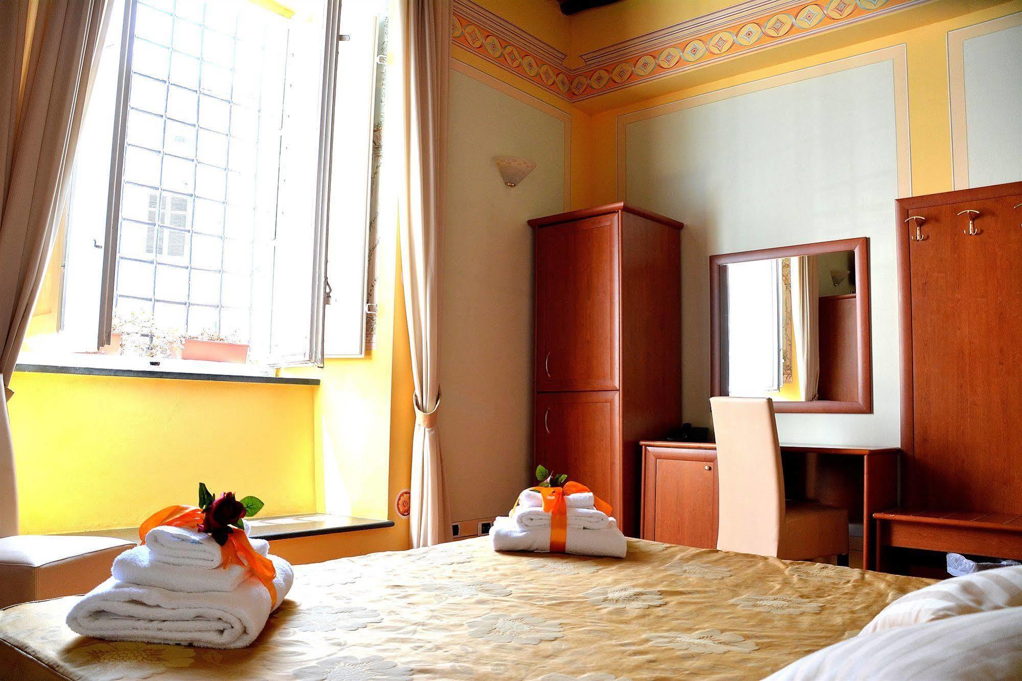 Dimora Dei Guelfi Luxury Rooms Lucca Bagian luar foto