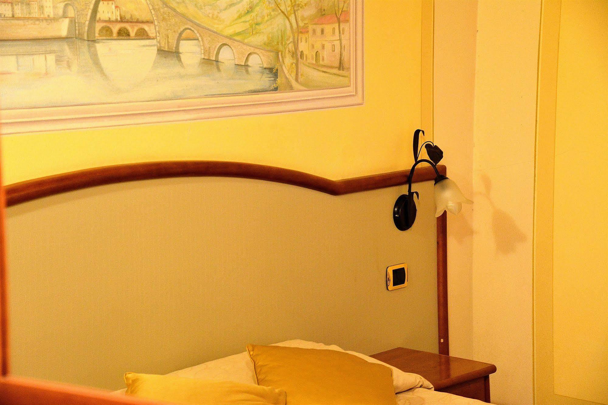 Dimora Dei Guelfi Luxury Rooms Lucca Bagian luar foto