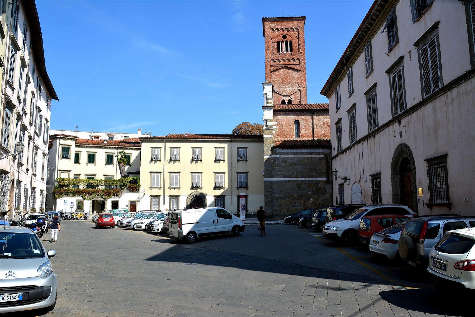 Dimora Dei Guelfi Luxury Rooms Lucca Bagian luar foto
