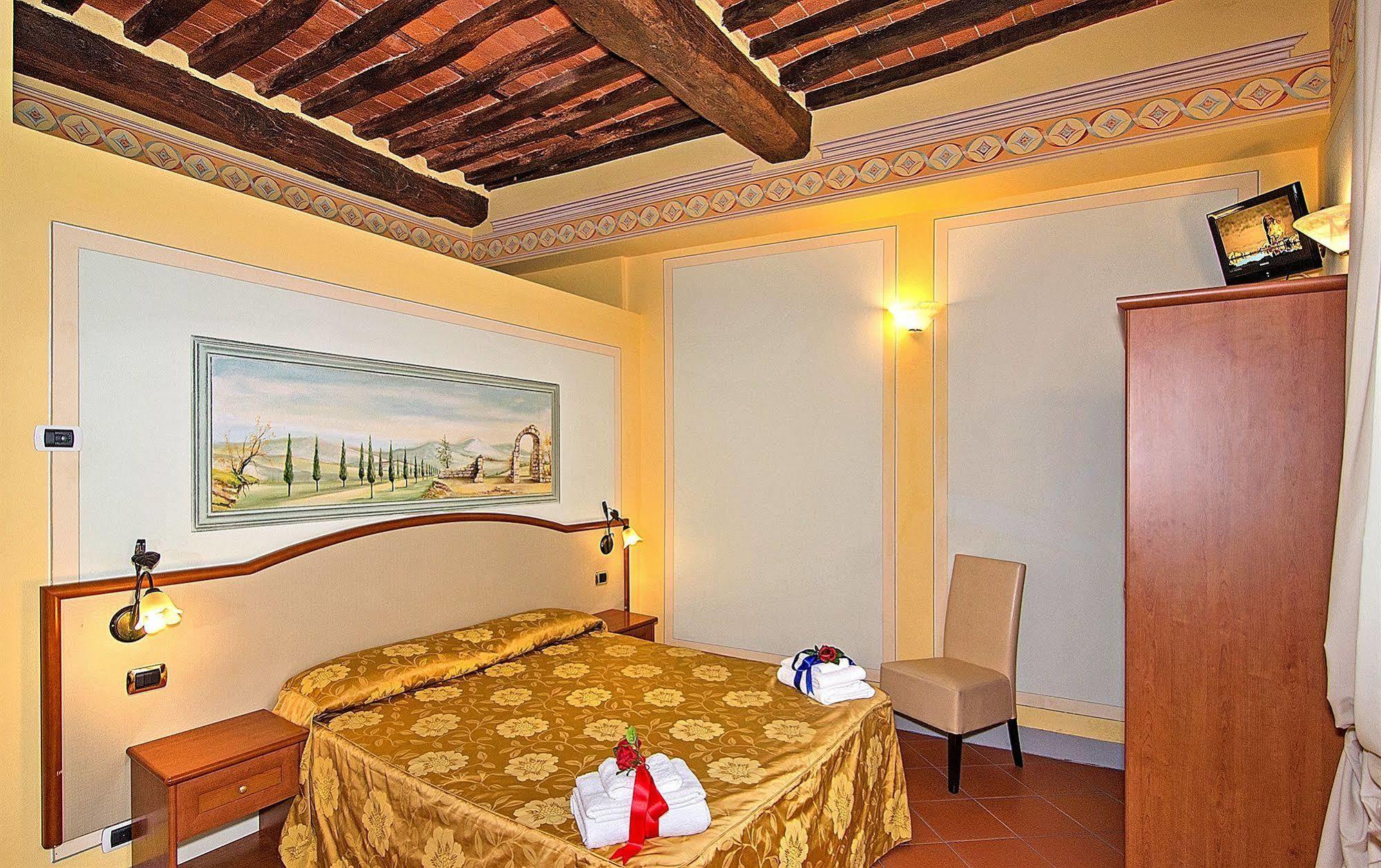 Dimora Dei Guelfi Luxury Rooms Lucca Bagian luar foto