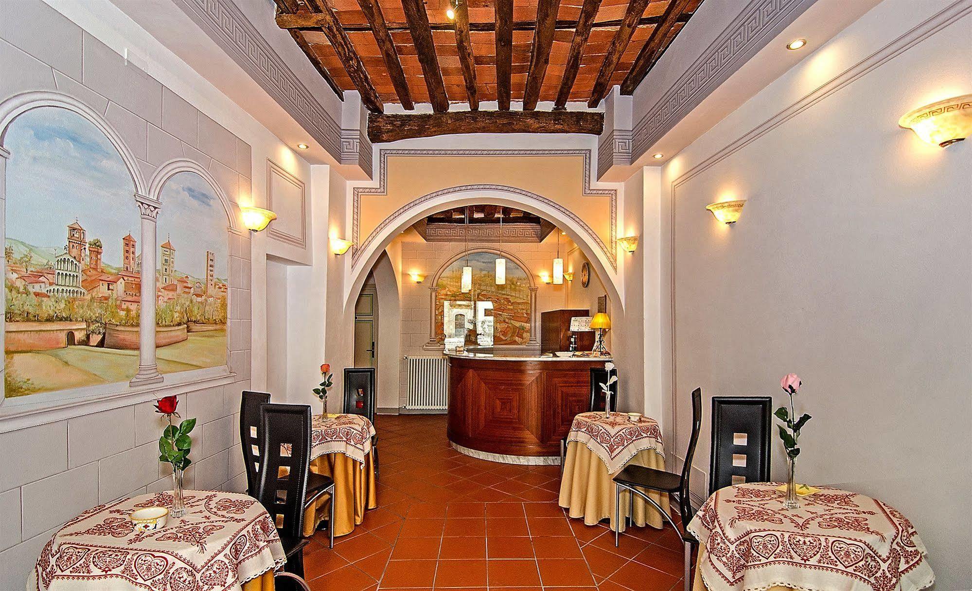 Dimora Dei Guelfi Luxury Rooms Lucca Bagian luar foto