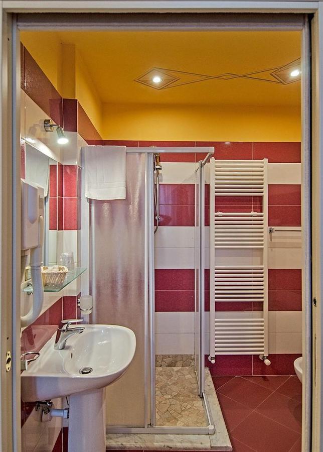 Dimora Dei Guelfi Luxury Rooms Lucca Bagian luar foto